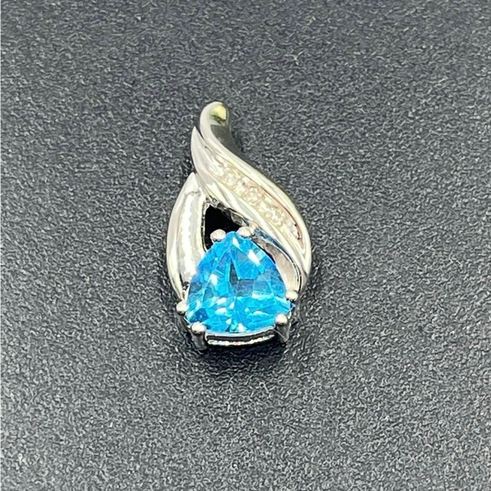 FTH Trillion Cut Blue Topaz‎ & Diamond Estate Pendant 10k White Gold 1.8 Grams